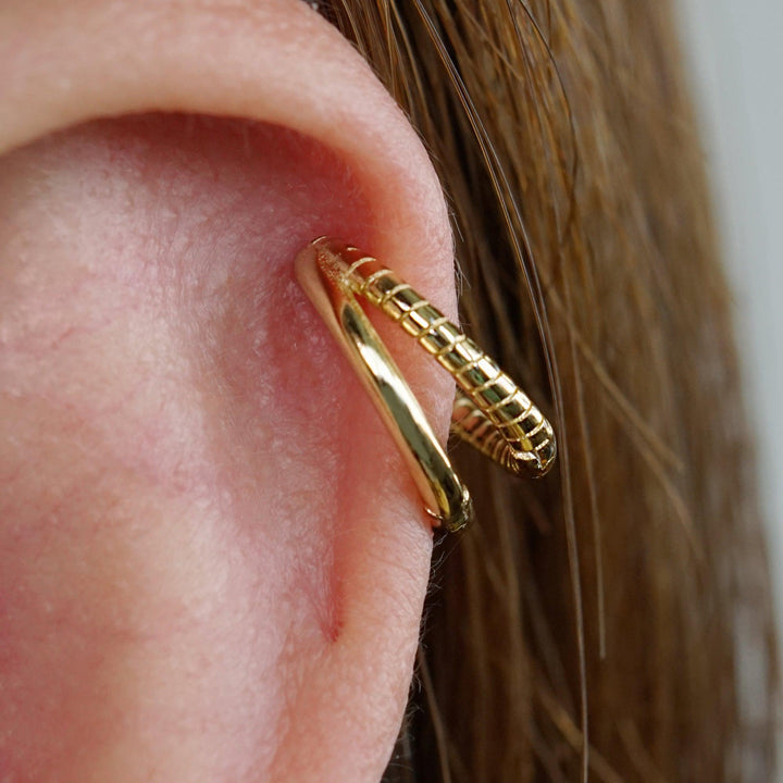 twisted hoop earrings 