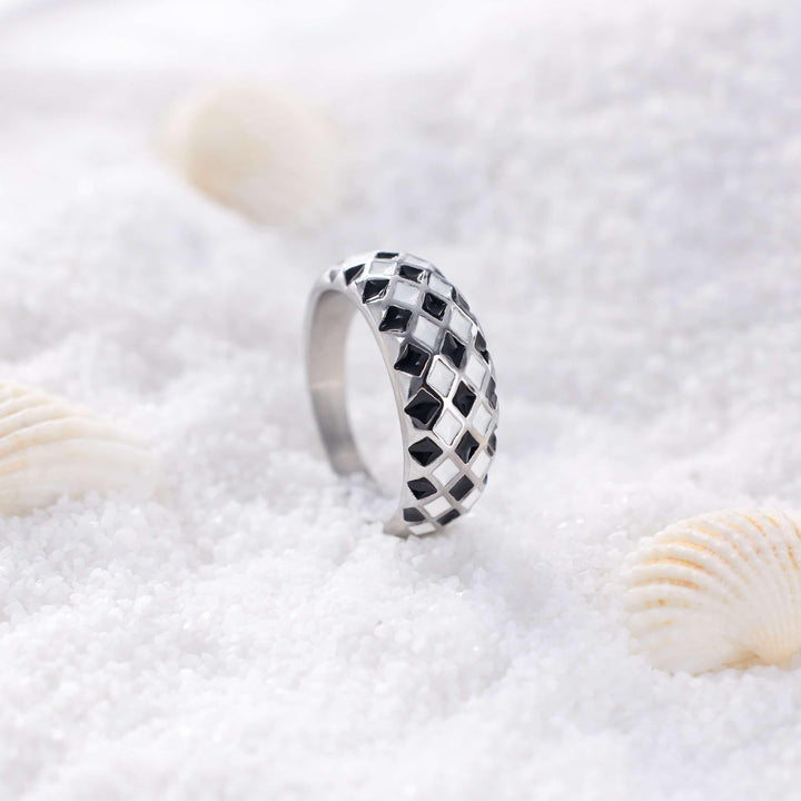 checkerboard ring